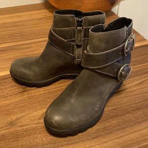 SPECIAL TODAY!!!- SOREL Distressed Leather wedge ankle boots! Great condition!